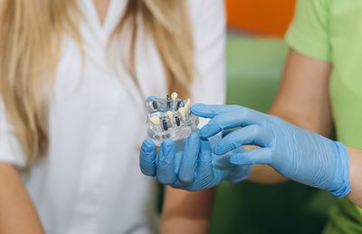 Implanturile dentare Straumann: De ce sunt preferate de specialisti