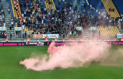 CHINDIA TÂRGOVIȘTE - DINAMO // VIDEO Ultrașii din PCH au oprit din nou meciul! Ce s-a întâmplat la Ploiești