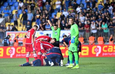 CHINDIA TÂRGOVIȘTE - DINAMO 3-2 // FOTO Panică în prelungirile meciului! Marius Martac a leșinat, iar ambulanța și-a făcut apariția pe teren