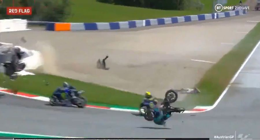 FOTO Accidente groaznice în Moto2 și MotoGP! Valentino Rossi a trecut printr-o experiență soră cu moartea!