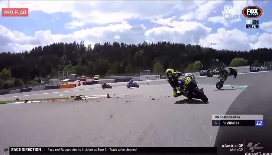 FOTO Accidente groaznice în Moto2 și MotoGP! Valentino Rossi a trecut printr-o experiență soră cu moartea!