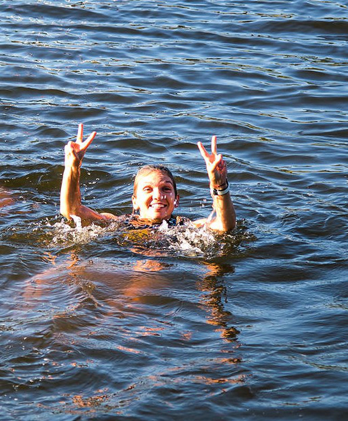 Baie în Vltava! » Simona Halep a sărbătorit într-un stil original succesul de la Praga