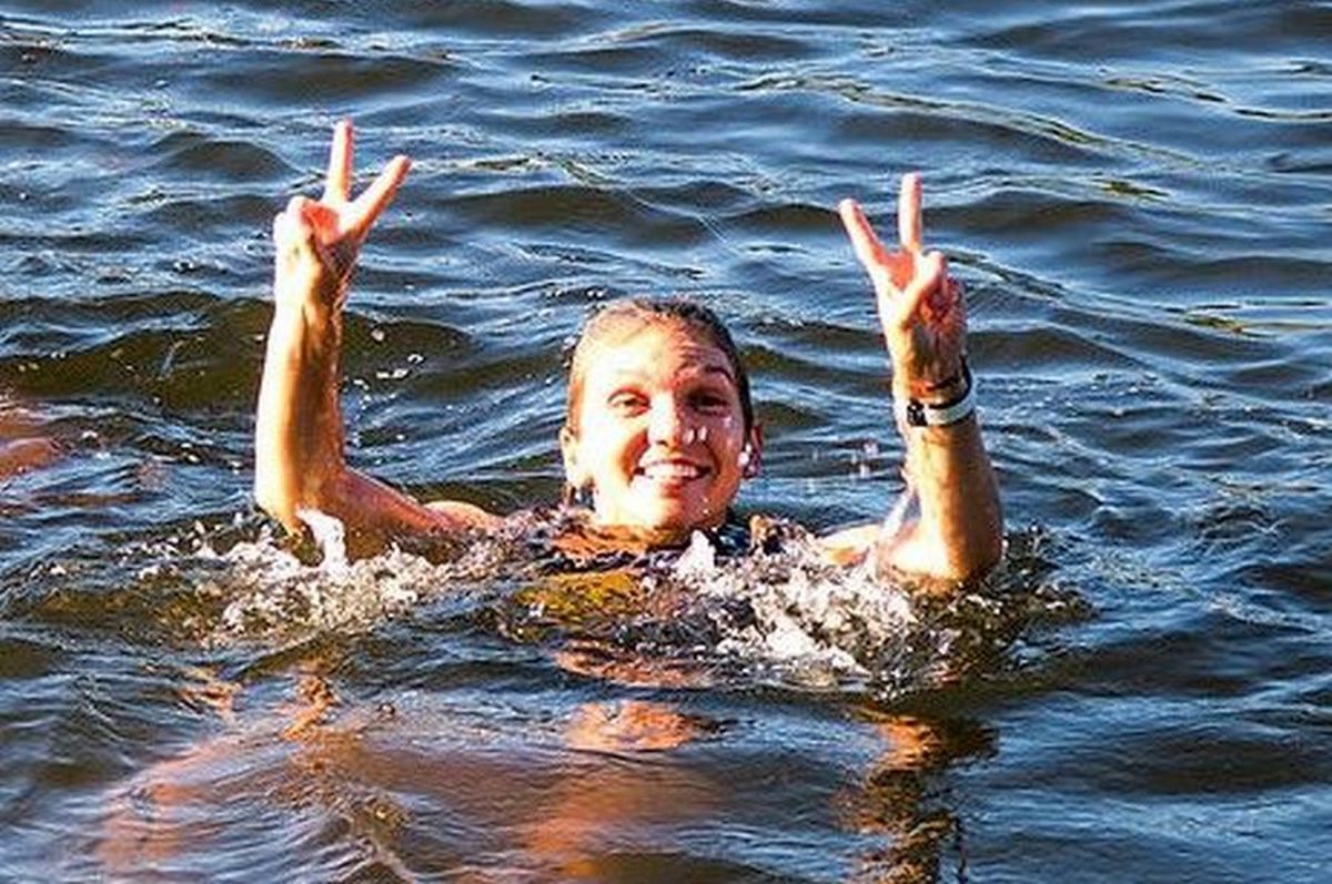 Baie în Vltava! » Simona Halep a sărbătorit într-un stil original succesul de la Praga