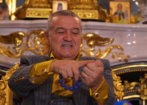 Doi jucători pleacă GRATIS de la FCSB, după eșecul cu Rapid + Moruțan și Coman, distruși de Becali: „Îmbătrânesc în România”