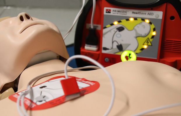 De câte tipuri sunt defibrilatoarele cardiace?