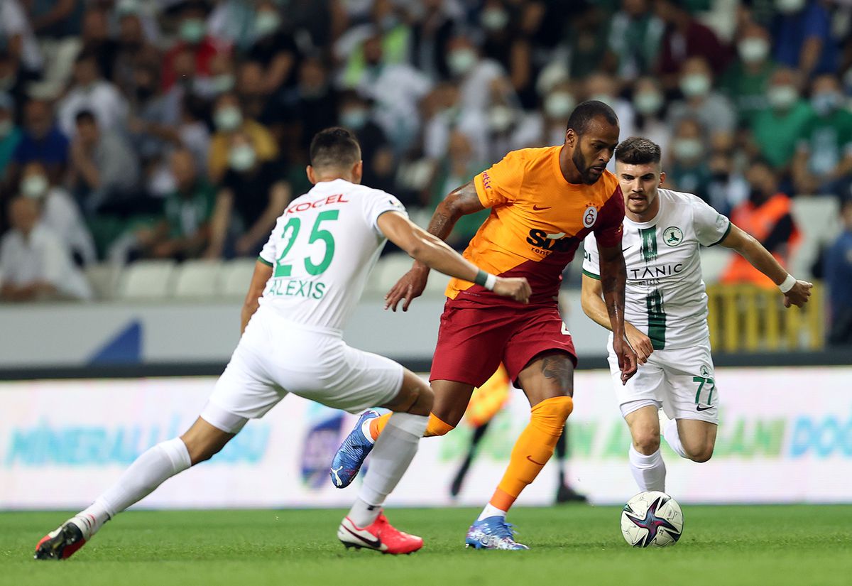 Giresunspor - Galatasaray » Nebunie! Cicâldău, gol la debut! Apoi a sărit să despartă doi colegi aflați la un pas de bătaie