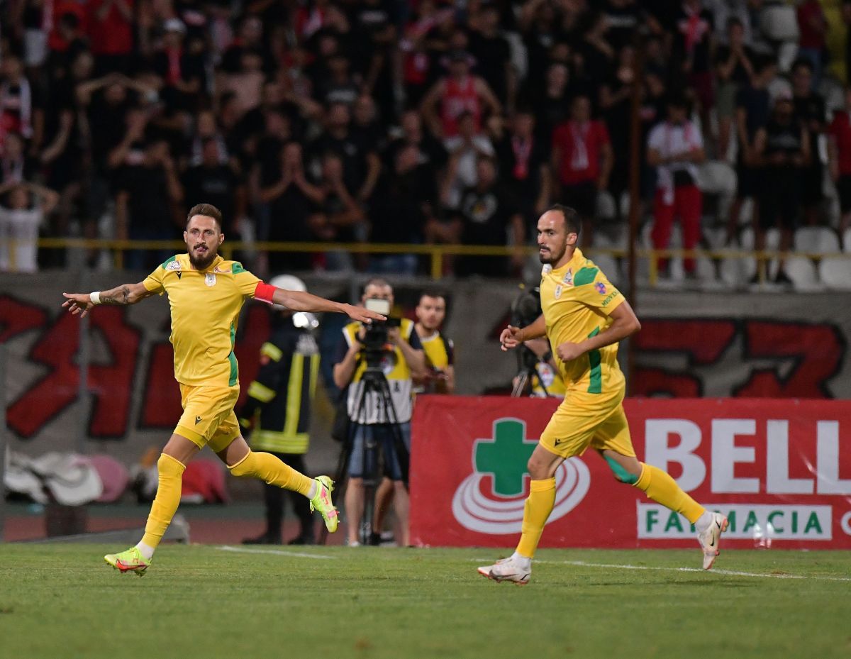 Liderul a fost cel mai slab de pe teren! Sorescu, inexistent cu CS Mioveni + note rușinoase primite de tinerii de la Dinamo