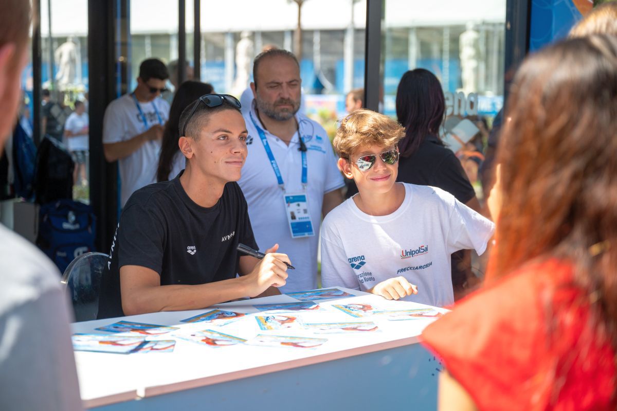 David Popovici, asaltat de fani la Roma » Propunere amuzantă pentru „Skinny legend”