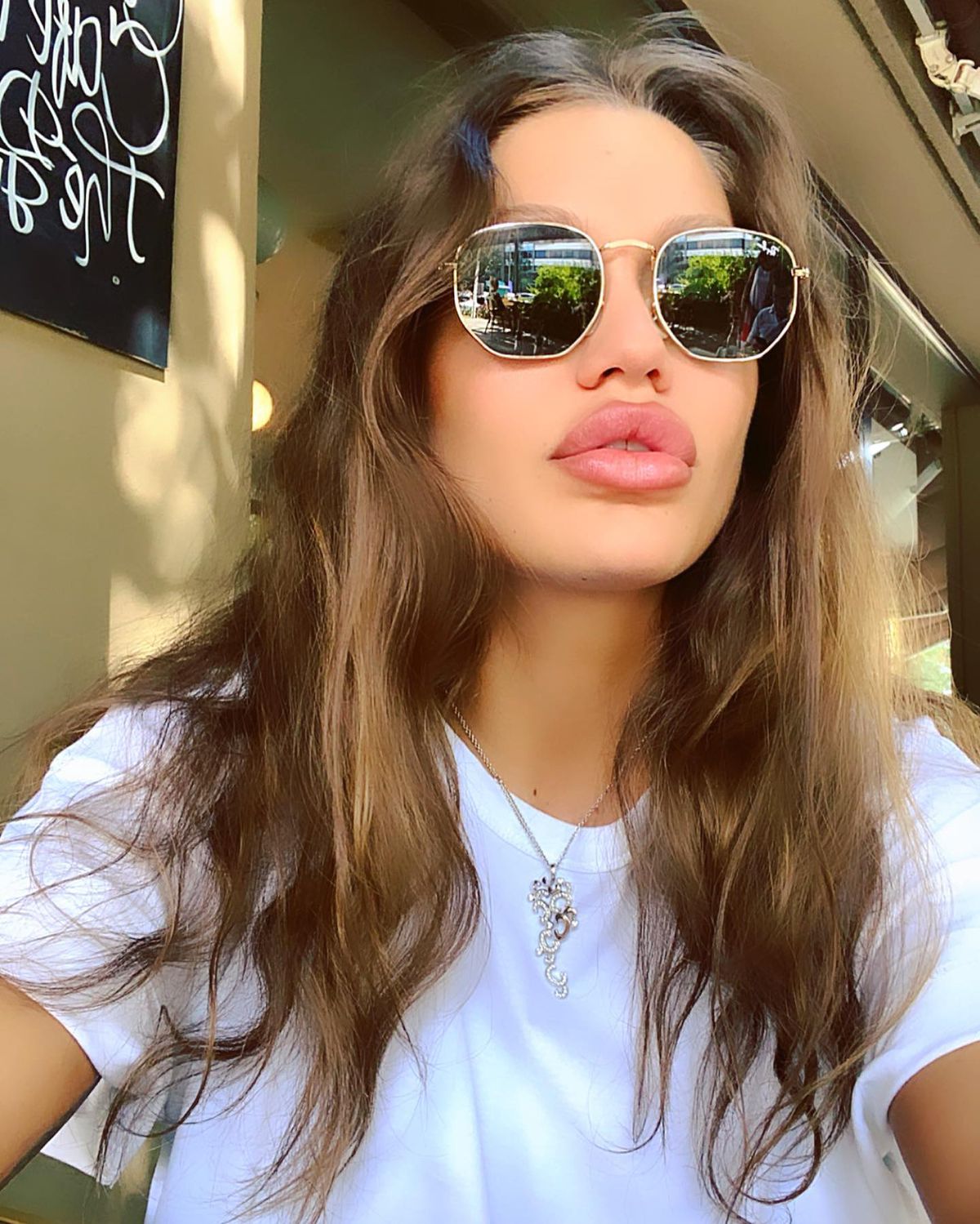 Dezvăluiri în tabloid » Adrian Mititelu jr. i-a dat pe mână un Lamborghini Urus noii lui iubite, „Angelina Jolie” de România