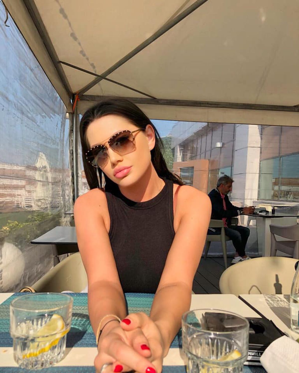 Dezvăluiri în tabloid » Adrian Mititelu jr. i-a dat pe mână un Lamborghini Urus noii lui iubite, „Angelina Jolie” de România