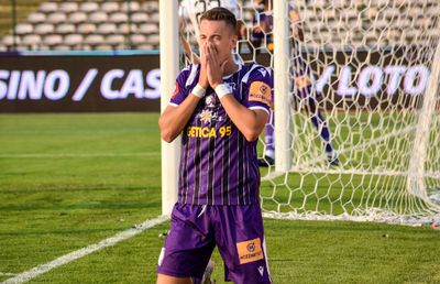 A vrut să lase fotbalul pentru Poliție! Povestea neștiută a jucătorului dorit de granzii Ligii 1: „L-am găsit cu geanta în mână, voia s-o predea la magazie”