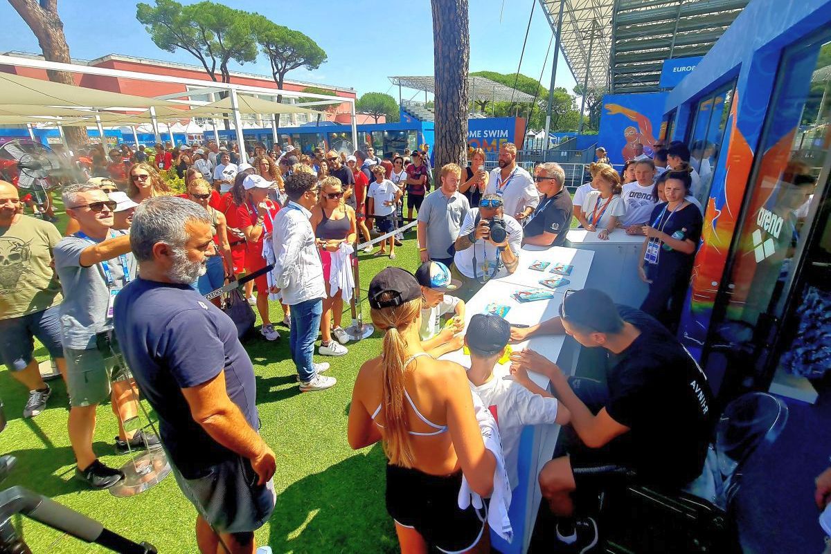 David Popovici, asaltat de fani la Roma » Propunere amuzantă pentru „Skinny legend”