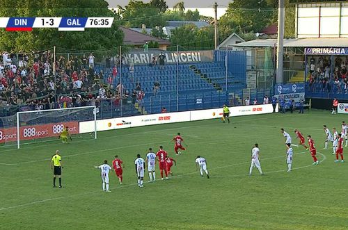 Neluț Roșu, ratând un penalty în Dinamo - Oțelul
Foto: captură orangesport.