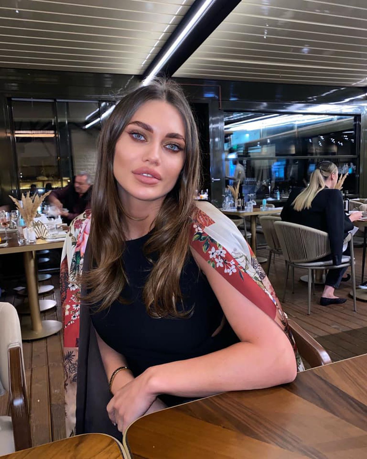 Dezvăluiri în tabloid » Adrian Mititelu jr. i-a dat pe mână un Lamborghini Urus noii lui iubite, „Angelina Jolie” de România