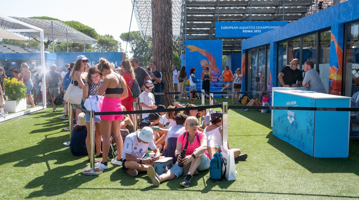 David Popovici, asaltat de fani la Roma » Propunere amuzantă pentru „Skinny legend”