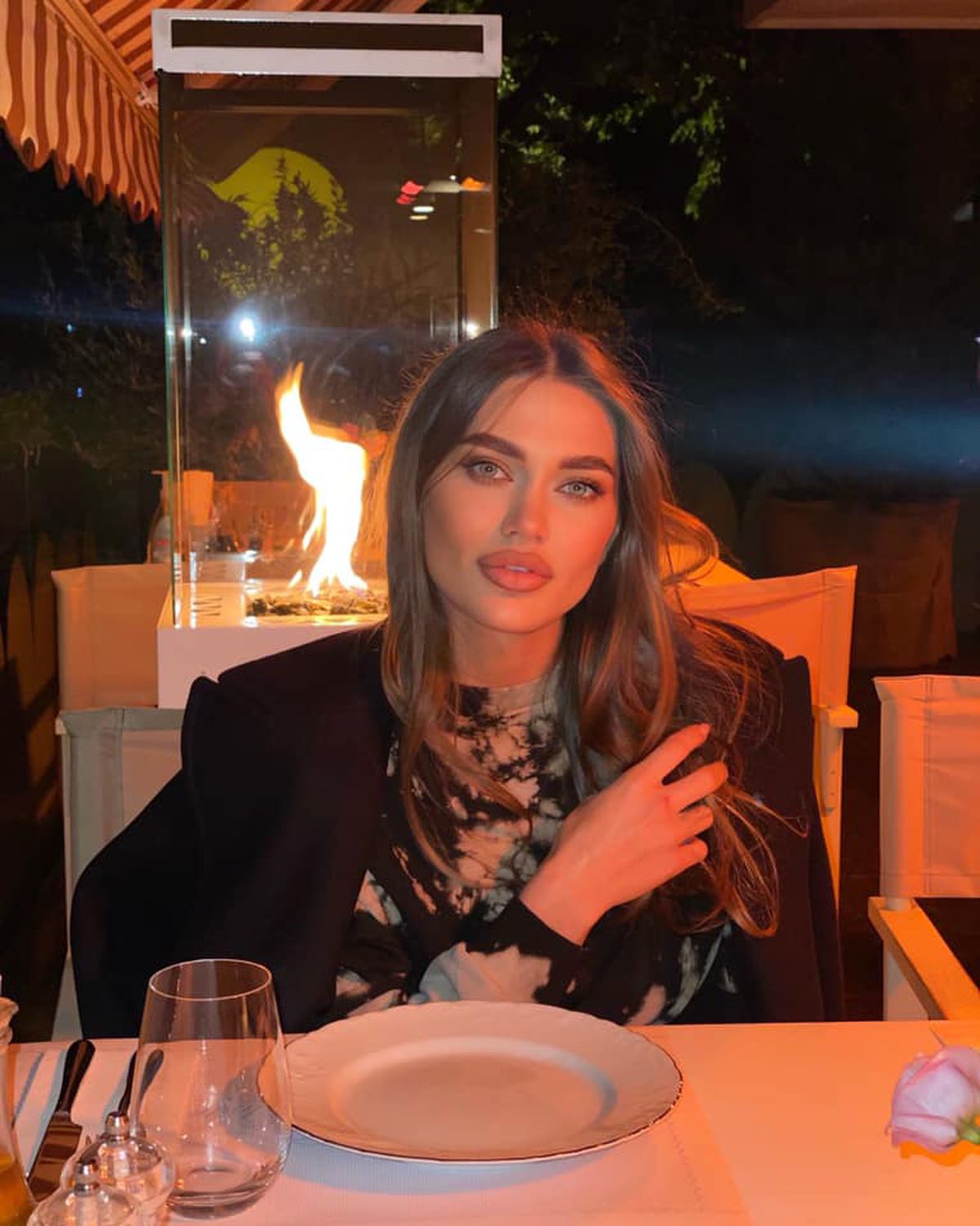 Dezvăluiri în tabloid » Adrian Mititelu jr. i-a dat pe mână un Lamborghini Urus noii lui iubite, „Angelina Jolie” de România