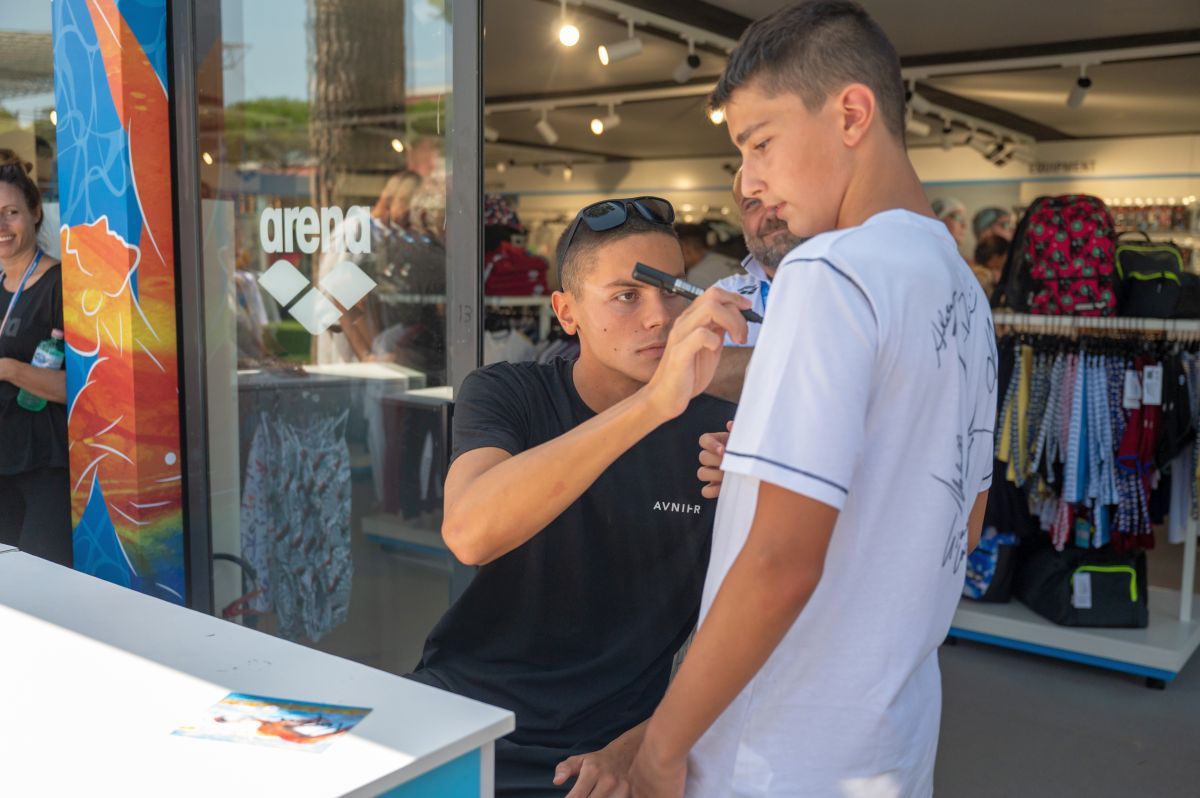 David Popovici, asaltat de fani la Roma