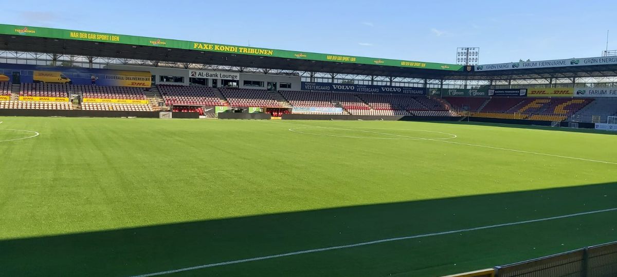 Gazonul lui Nordsjaelland, impecabil » Imagini de pe arena pe care FCSB speră să obțină calificarea în play-off-ul Conference League