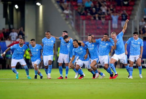 Manchester City a câștigat Supercupa Europei, după 1-1 și 5-4 la penalty-uri cu Sevilla. Este primul astfel de trofeu din istoria „cetățenilor”. Foto: Imago