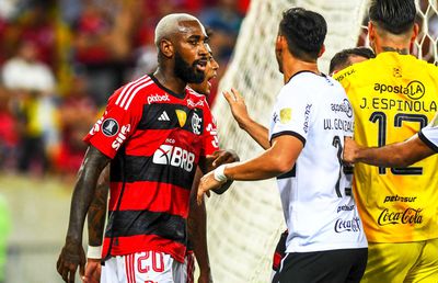 Altă bătaie la antrenamentul lui Flamengo: Gerson i-a spart nasul lui Varela! Au intervenit colegii pentru a-i opri pe jucătorii furioși!