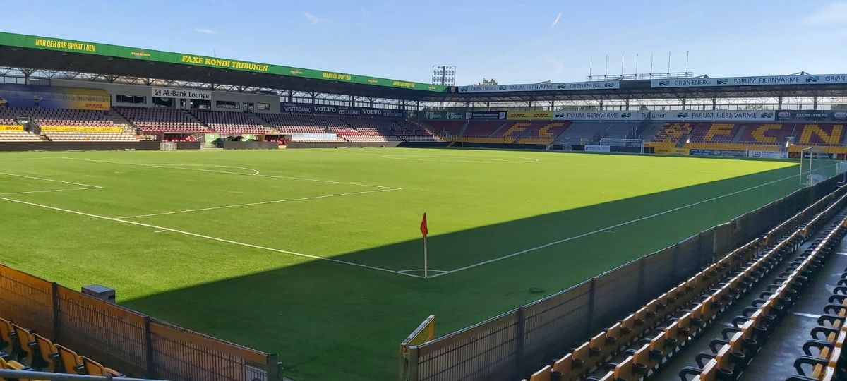 Gazonul lui Nordsjaelland, impecabil » Imagini de pe arena pe care FCSB speră să obțină calificarea în play-off-ul Conference League