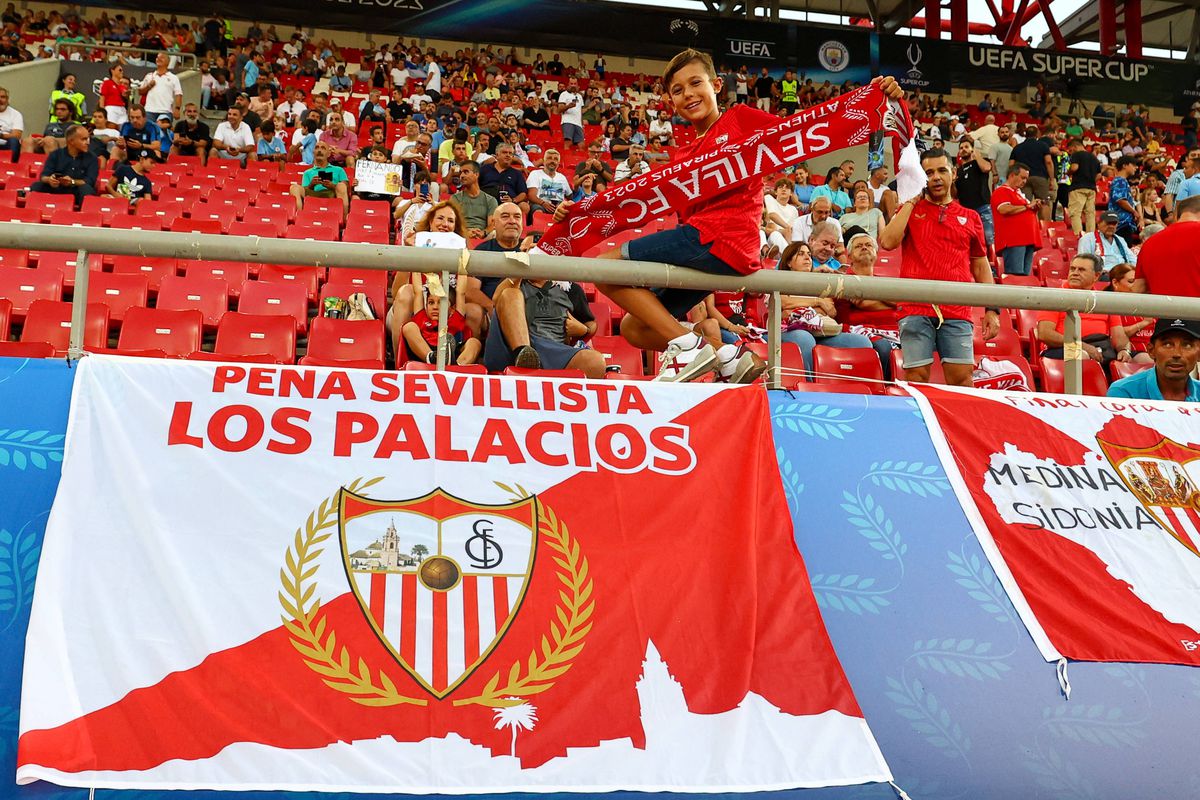 Suporteri Supercupa Europei Manchester City - Sevilla
