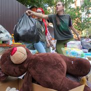 Oamenii evacuați din Kursk, la coadă pentru a primi ajutoare umanitare / Sursă foto: Imago Images