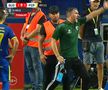 Scene incredibile în Superligă: antrenorul și-a bruscat jucătorul, imediat după „roșul” primit