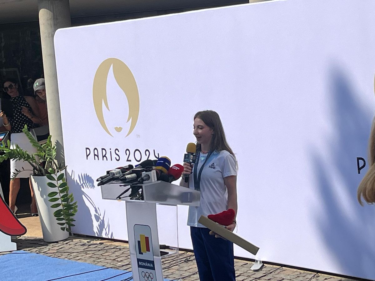 Ana Maria Bărbosu, copleșită de emoții la primirea medaliei de bronz, pe esplanada COSR: „Nu am realizat cât de grea este”