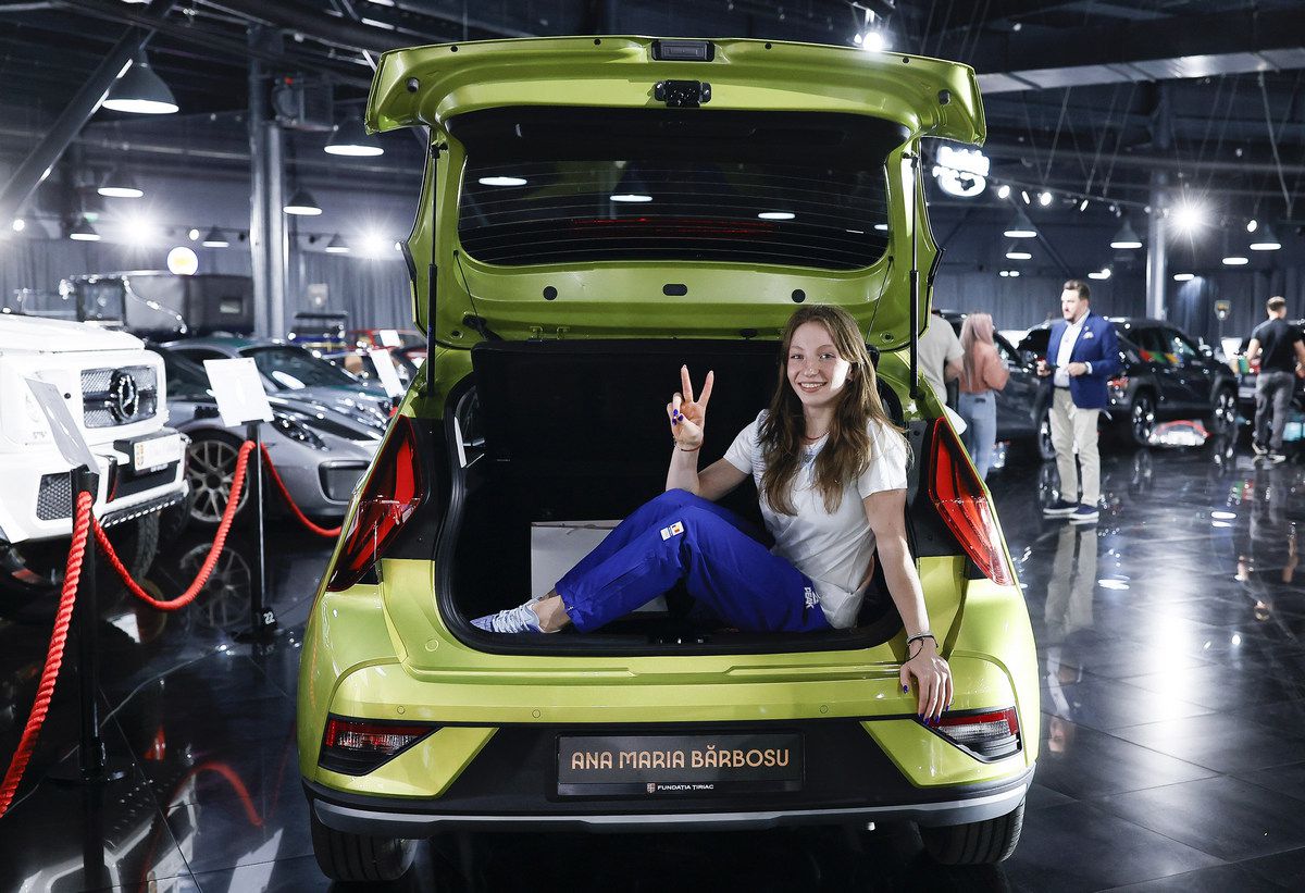 David Popovici, surprins pe străzile din Capitală la volanul mașinii primite de la Țiriac: „E bine, nu mă vait”