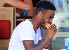 Van Persie mută echipa în Belgia din cauza lui Raheem Sterling