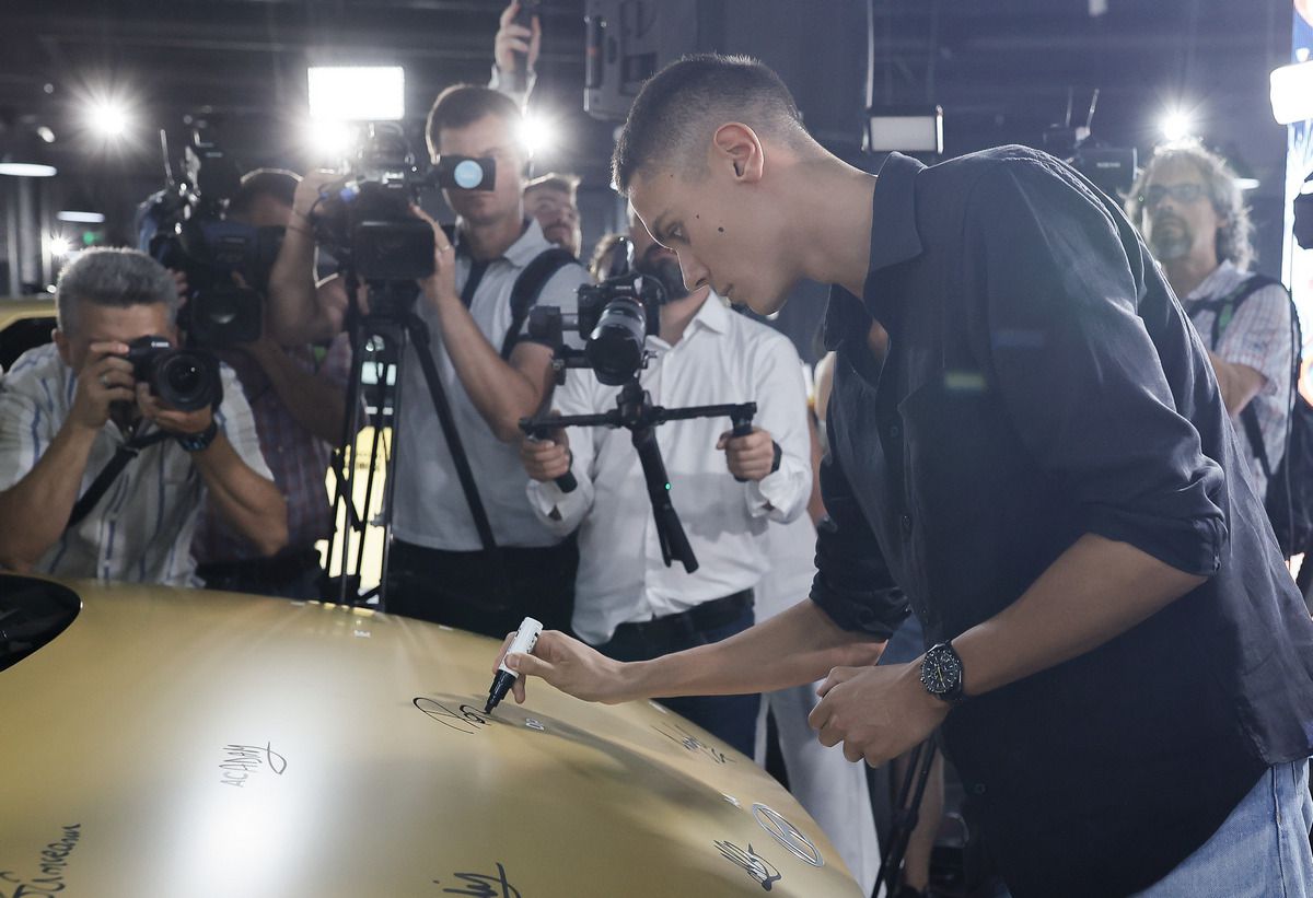 Ion Țiriac i-a premiat pe medaliații de la Jocurile Olimpice » 22 de autoturisme au fost înmânate sportivilor, multe VIP-uri au fost prezente