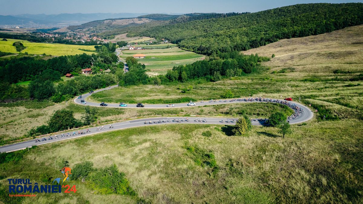 S-a schimbat liderul în Turul României » Ce s-a întâmplat în etapa a II-a din „Micla Buclă” + start din Sibiu pentru o nouă zi caniculară