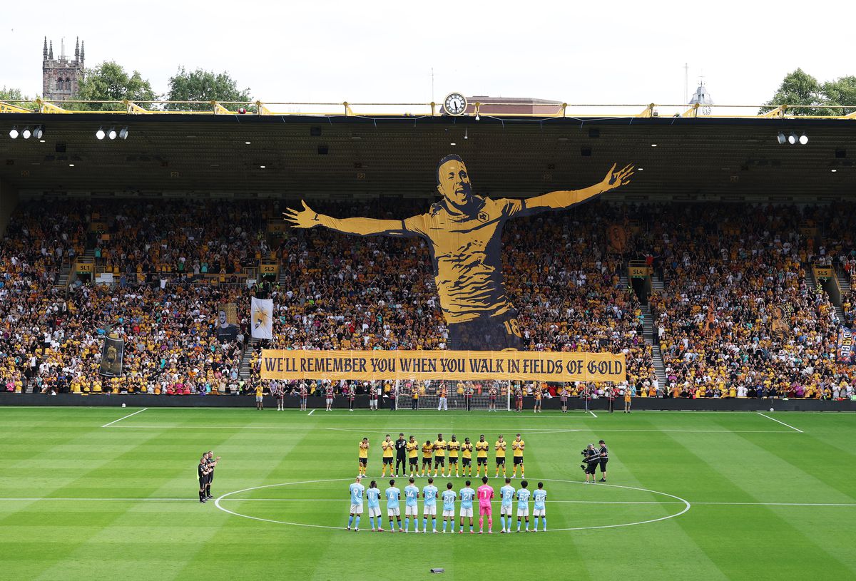 Un stadion în lacrimi » Omagiu emoționant pentru Diogo Jota, cu soția și părinții lui în tribune: „Prin câmpiile aurii...”