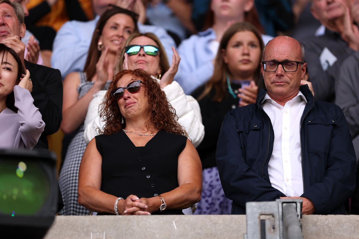 Un stadion în lacrimi » Omagiu emoționant pentru Diogo Jota, cu soția și părinții lui în tribune: „Prin câmpiile aurii...”