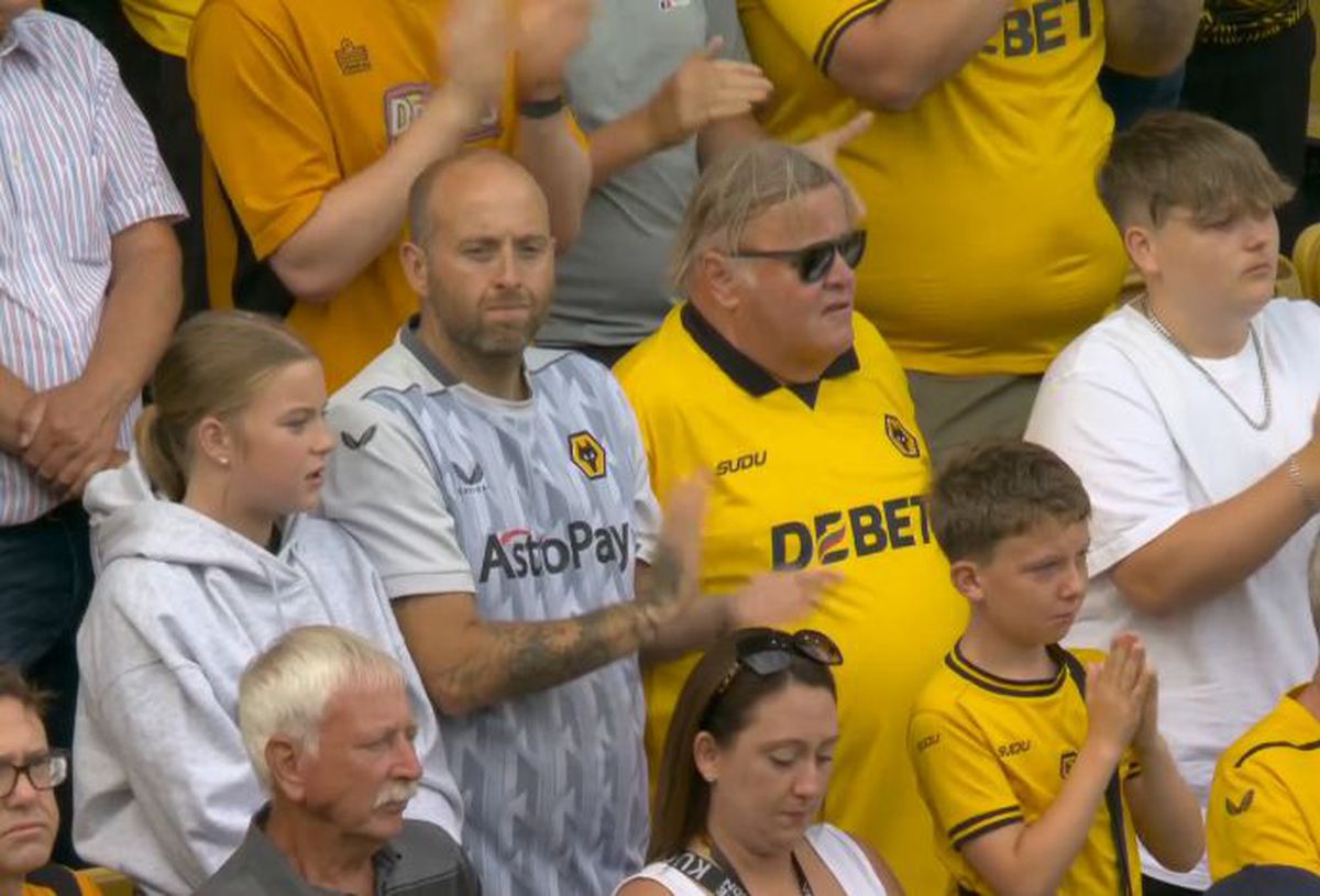 Un stadion în lacrimi » Omagiu emoționant pentru Diogo Jota, cu soția și părinții lui în tribune: „Prin câmpiile aurii...”