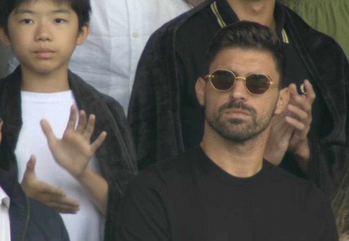 Un stadion în lacrimi » Omagiu emoționant pentru Diogo Jota, cu soția și părinții lui în tribune: „Prin câmpiile aurii...”