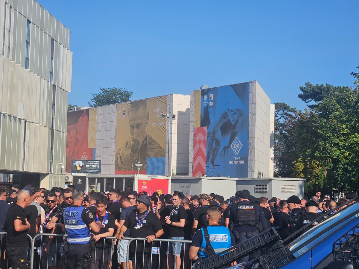 Scenografia pregătită de Peluza Sud la meciul cu CS Dinamo