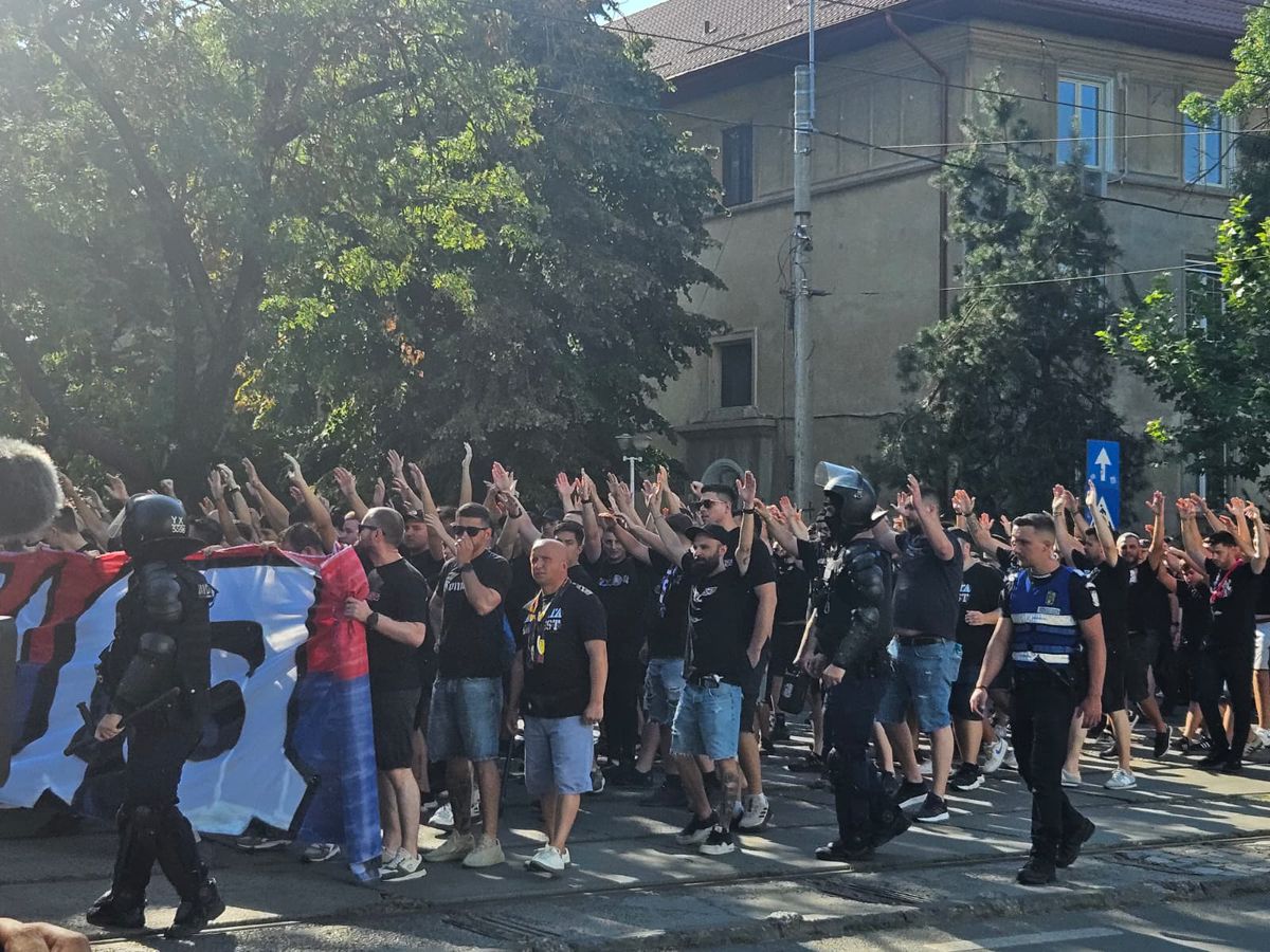 Scenografia pregătită de Peluza Sud la meciul cu CS Dinamo