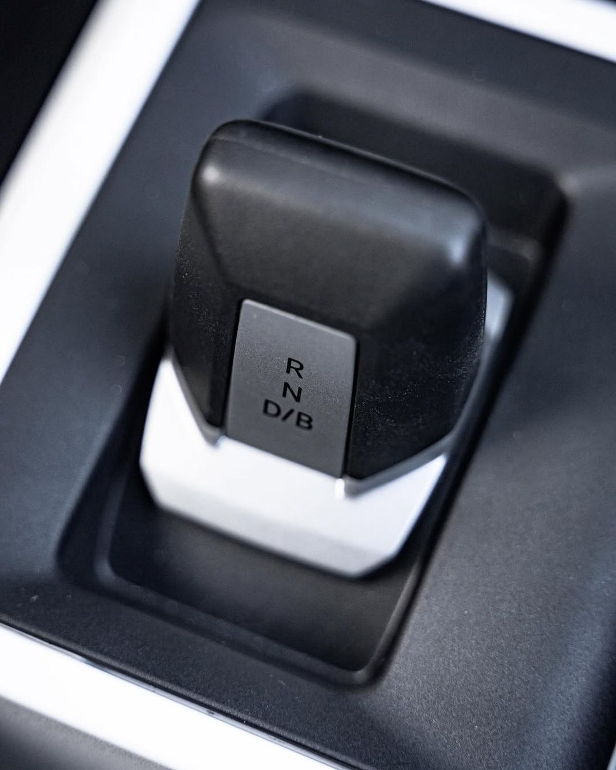 Situație neașteptată: Dacia a vândut o singură mașină Spring în iulie! Blocarea programului Rabla a „înghețat” vânzările