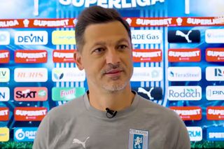 Rădoi, conferință-fulger: „Mă gândesc la ei, săracii!”