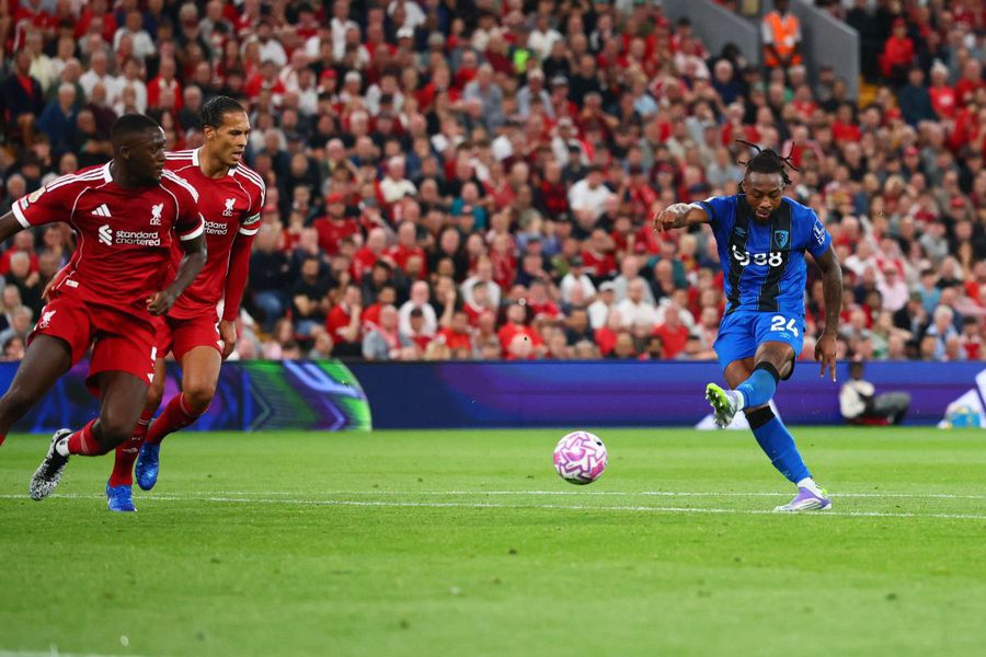 Debut cu mare scandal la Liverpool: „Sunt șocat! L-a deprimat” » Ce a pățit autorul „dublei” lui Bournemouth!