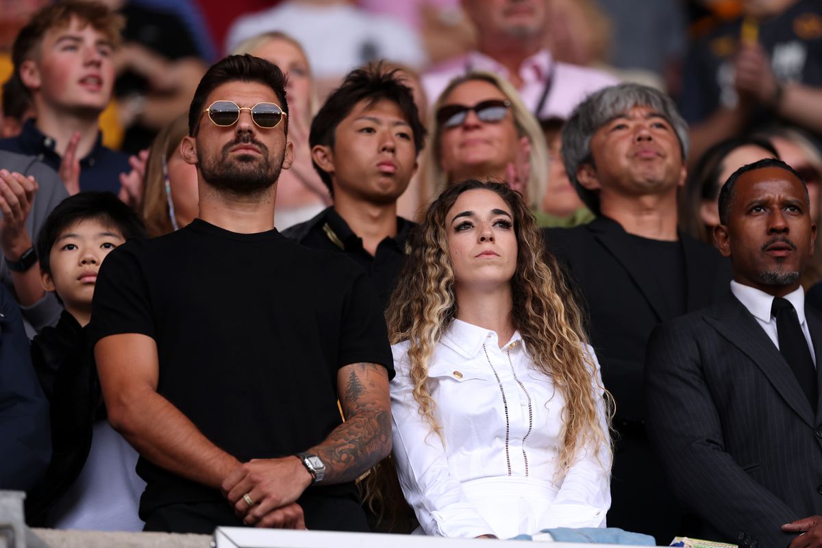 Un stadion în lacrimi » Omagiu emoționant pentru Diogo Jota, cu soția și părinții lui în tribune: „Prin câmpiile aurii...”