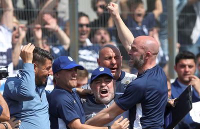 VIDEO Diego Maradona, înfrângere la debut într-o atmosferă fabuloasă: „Mă doare sufletul”