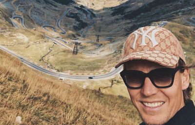 GALERIE FOTO A fost în Top 5, iar acum face reclamă României! Tomas Berdych s-a întâlnit cu ursul pe Transfăgărășan