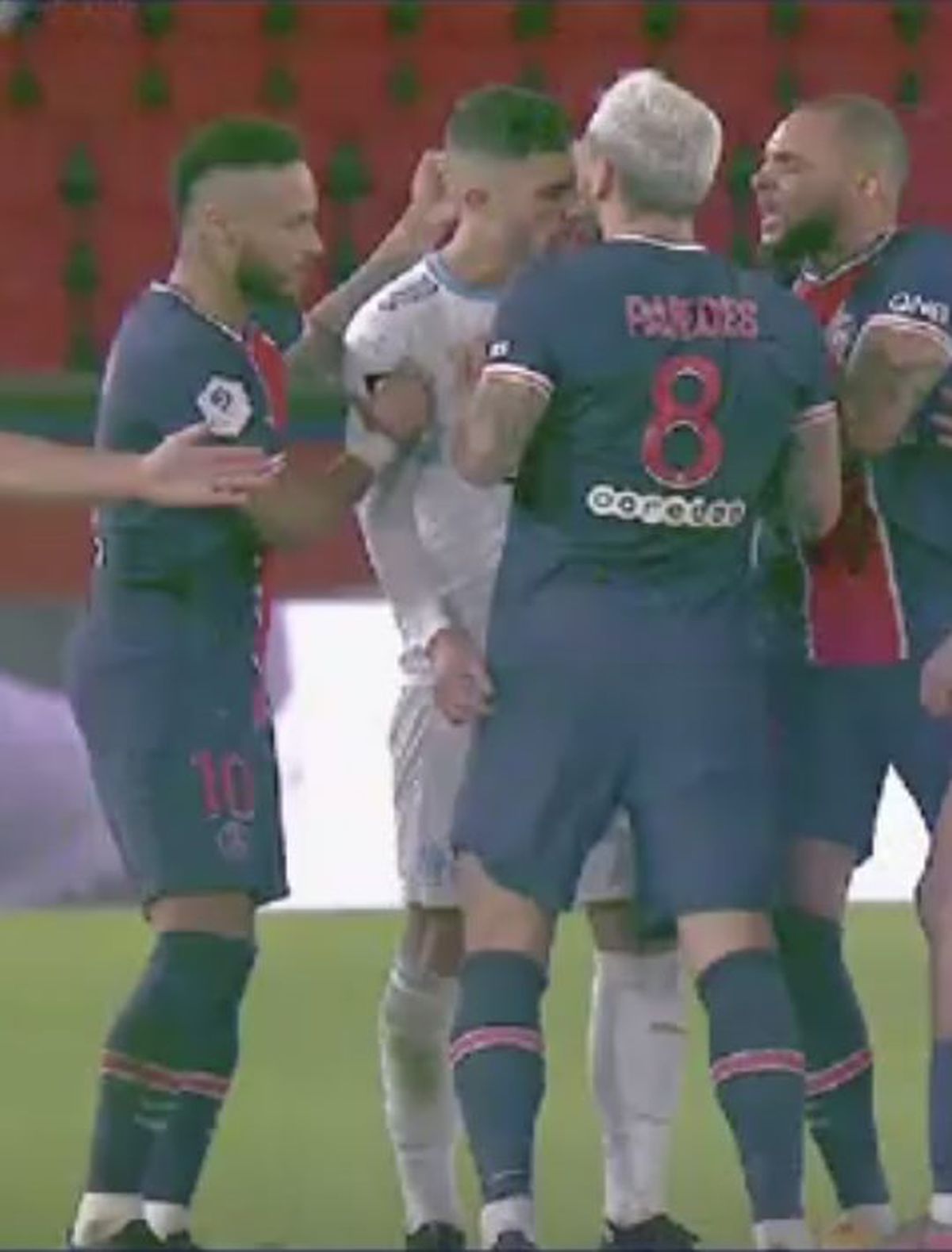 FOTO Dovada că Di Maria l-a scuipat pe Alvaro la PSG - Marseille și Neymar l-a lovit și pe Sakai! Argentinianul nu a fost eliminat pe teren, dar ar putea fi suspendat pentru gestul său