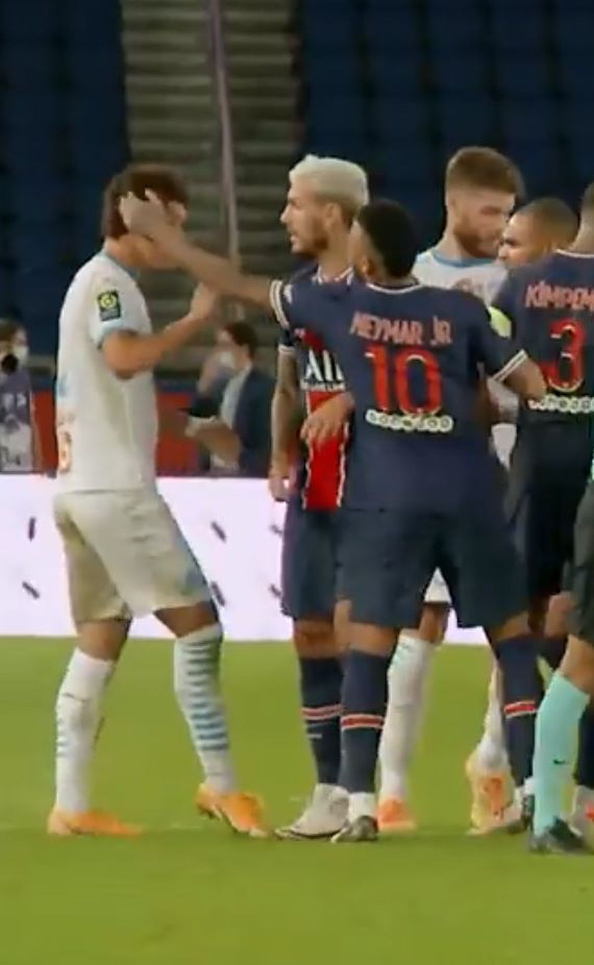 FOTO Dovada că Di Maria l-a scuipat pe Alvaro la PSG - Marseille și Neymar l-a lovit și pe Sakai! Argentinianul nu a fost eliminat pe teren, dar ar putea fi suspendat pentru gestul său