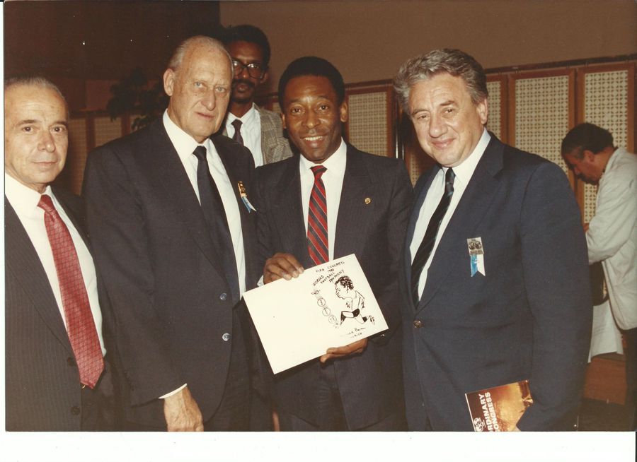 Joao Havelange, Pele si Mircea Pascu / FOTO: www.hepta.ro Joao Havelange, Pele si Mircea Pascu / FOTO: www.hepta.ro