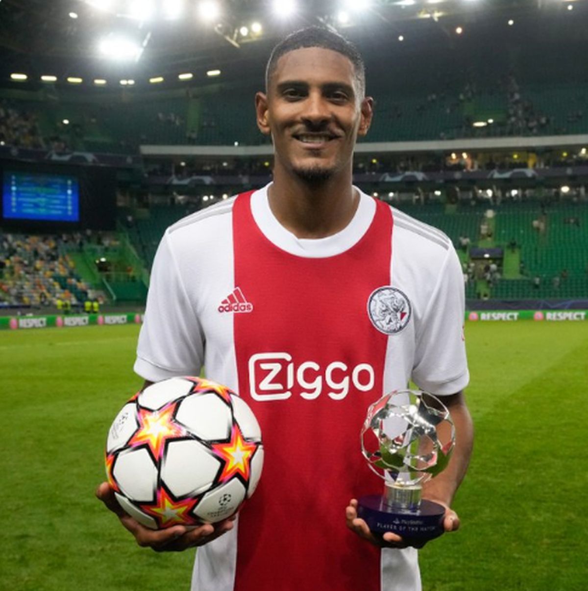 Sebastian Haller a înscris de 4 ori la debutul în Champions League! Recordul lui Van Basten, egalat