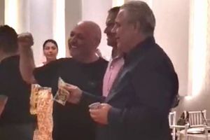 Șumudică a aruncat în lăutari cu banii primiți de la Neluțu Varga » Cea mai cerută dedicație la ziua lui Gigi Corsicanu